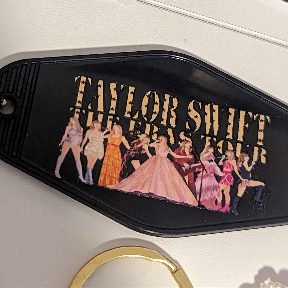 Taylor Swift Keychains Set New! - Picture 2 of 5
